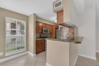 995 Riverside #120, Coral Springs, FL 33071 - Photo 10