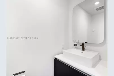 227 NE 2nd #2706, Miami, FL 33132 - Photo 4