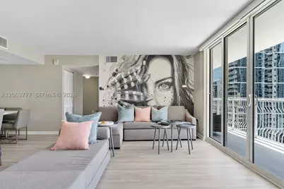1200 Brickell Bay #2423, Miami, FL 33131 - Photo 2