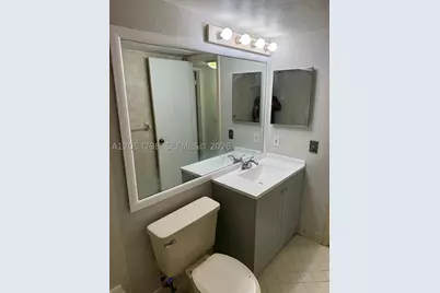 112 Lake Emerald #207, Oakland Park, FL 33309 - Photo 2