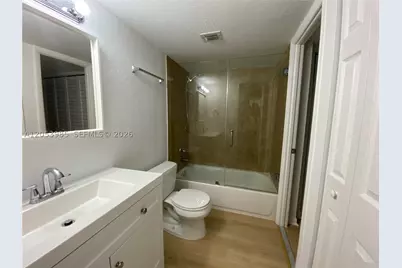 9350 Fontainebleau #609, Miami, FL 33172 - Photo 8