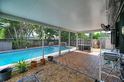 76 NE 170th, North Miami Beach, FL 33162 - Photo 12