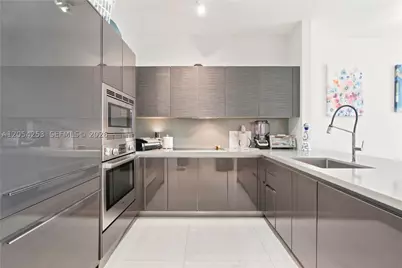 1080 Brickell #1607, Miami, FL 33131 - Photo 4