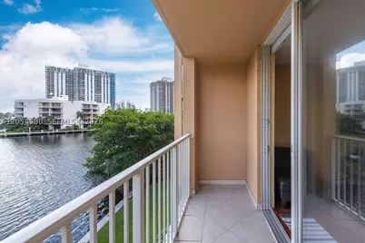 19999 E Country Club #1302, Aventura, FL 33180 - Photo 2