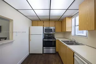 9365 Fontainebleau, Miami, FL 33172 - Photo 6