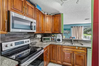 115 NW 108th, Pembroke Pines, FL 33026 - Photo 12