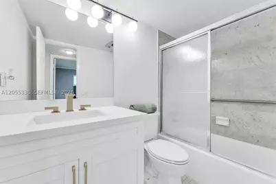 9811 N Hollybrook Lake #103, Pembroke Pines, FL 33025 - Photo 18
