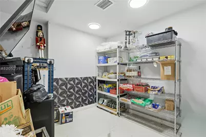 1081 E 47th, Hialeah, FL 33013 - Photo 18