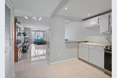 8600 Sunrise Lakes #201, Sunrise, FL 33322 - Photo 2