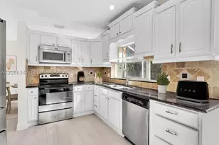 11407 Lakeview, Coral Springs, FL 33071 - Photo 6