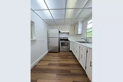 9357 Fontainebleau #D420, Miami, FL 33172 - Photo 2