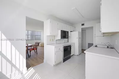 1300 NE Miami Gardens #621E, Miami, FL 33179 - Photo 16