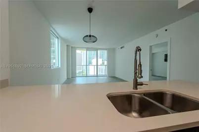 500 Brickell #1407, Miami, FL 33131 - Photo 10