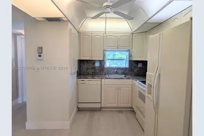 820 S Hollybrook #303, Pembroke Pines, FL 33025 - Photo 4