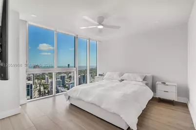 92 SW 3rd #5204, Miami, FL 33130 - Photo 12