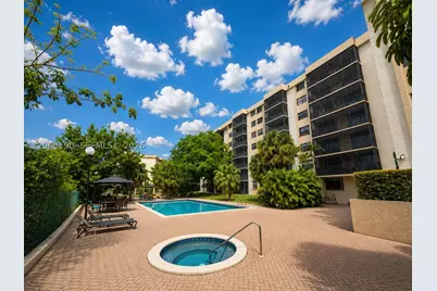 900 NE 195th #109, Miami, FL 33179 - Photo 2