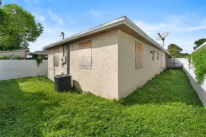 [Address not provided], West Palm Beach, FL 33407 - Photo 4