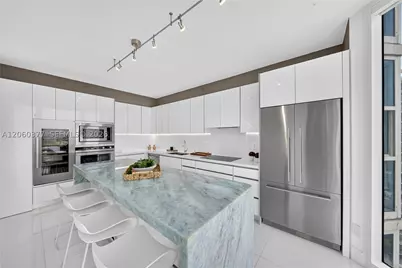 300 S Pointe #2104, Miami Beach, FL 33139 - Photo 10