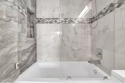 1460 Ocean #305, Miami Beach, FL 33139 - Photo 24