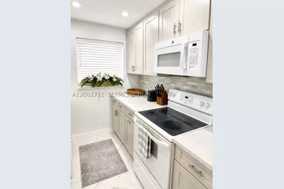 9420 Poinciana #417, Davie, FL 33324 - Photo 12