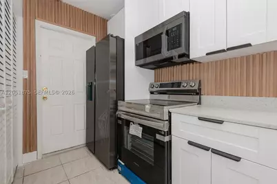 998 W 68th, Hialeah, FL 33014 - Photo 10