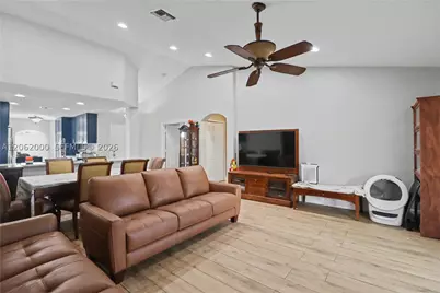572 SE 18th, Homestead, FL 33033 - Photo 4