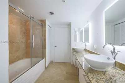 41 SE 5th #906, Miami, FL 33131 - Photo 20