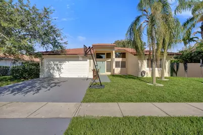 581 SW 169th, Weston, FL 33326 - Photo 2