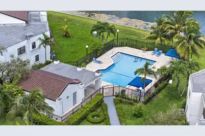 9429 Fontainebleau #201-33, Miami, FL 33172 - Photo 32