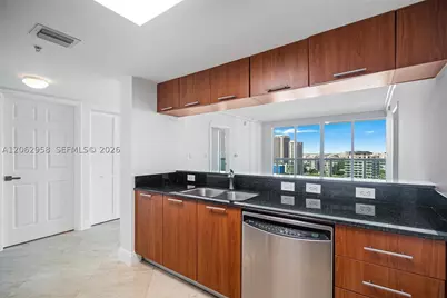 1800 N Bayshore #2410, Miami, FL 33132 - Photo 8