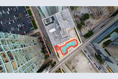 31 SE 6th #406, Miami, FL 33131 - Photo 10