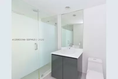 31 SE 6th #406, Miami, FL 33131 - Photo 8