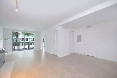 31 SE 6th #406, Miami, FL 33131 - Photo 2