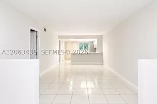 106 Palm Beach Trace, Royal Palm Beach, FL 33411 - Photo 4