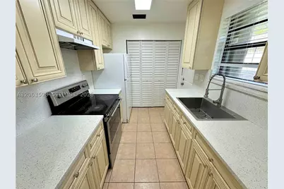 5637 Taft #5637, Hollywood, FL 33021 - Photo 2