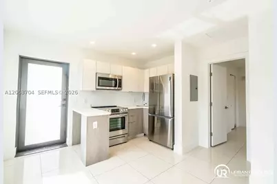 1971 Bay #122, Miami Beach, FL 33141 - Photo 4