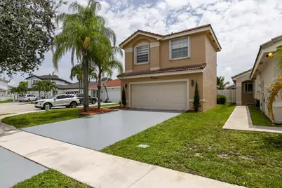 1853 SW 176th, Miramar, FL 33029 - Photo 2