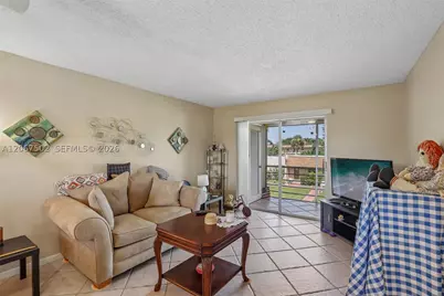 200 Bonnie #128, Palm Springs, FL 33461 - Photo 4
