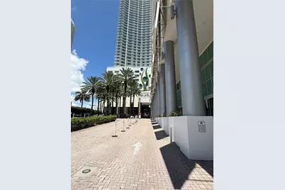 185 SW 7th #4010, Miami, FL 33130 - Photo 2
