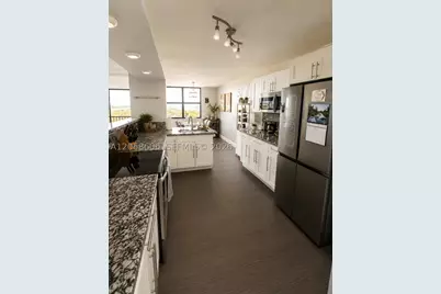 105 Lake Emerald #503, Oakland Park, FL 33309 - Photo 2