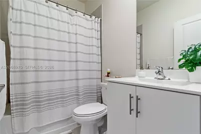 11410 W 34th, Hialeah, FL 33018 - Photo 12