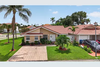 18847 NW 83rd, Hialeah, FL 33015 - Photo 2