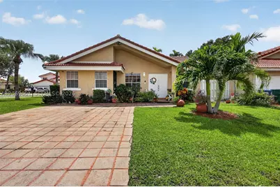 18847 NW 83rd, Hialeah, FL 33015 - Photo 4