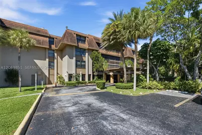 661 NE 195th #104, Miami, FL 33179 - Photo 2