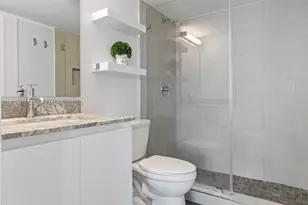 540 Brickell Key, Miami, FL 33131 - Photo 18
