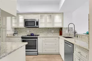 2880 NE 14th St, Pompano Beach, FL 33062 - Photo 4