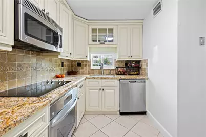 811 S Hollybrook #105, Pembroke Pines, FL 33025 - Photo 8