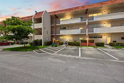 811 S Hollybrook #105, Pembroke Pines, FL 33025 - Photo 2