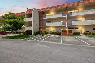 811 S Hollybrook, Pembroke Pines, FL 33025 - Photo 2
