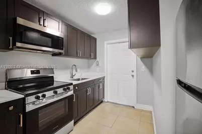 850 E Commercial #214B, Oakland Park, FL 33334 - Photo 4